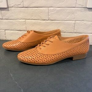 NEW White Mountain sz 10 Perforated Lace-Up Flats in Tan leather